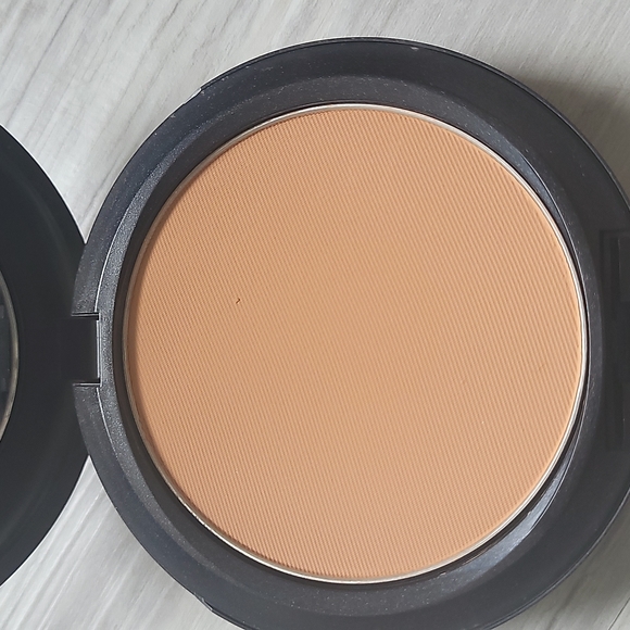 Mac studio powder plus foundation NW33 - Picture 4 of 5